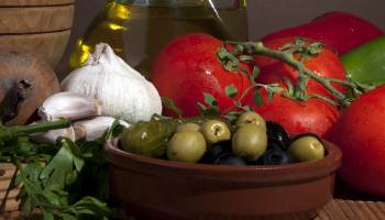 Mediterranean Diet Beats Low-Fat for Heart Health