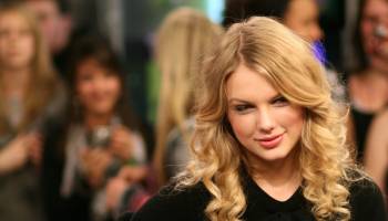 Taylor Swift Shares News About Her Mother's Health